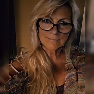 Meet your Posher, Suzanne